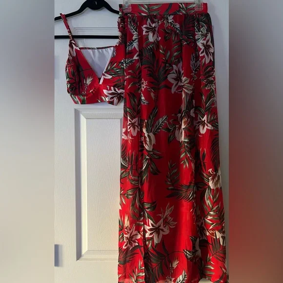 Women’s cami crop top and maxi skirt - Picture 3 of 3